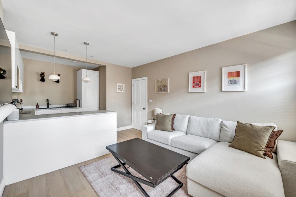 Apartment in London, West Kensington - View 3
