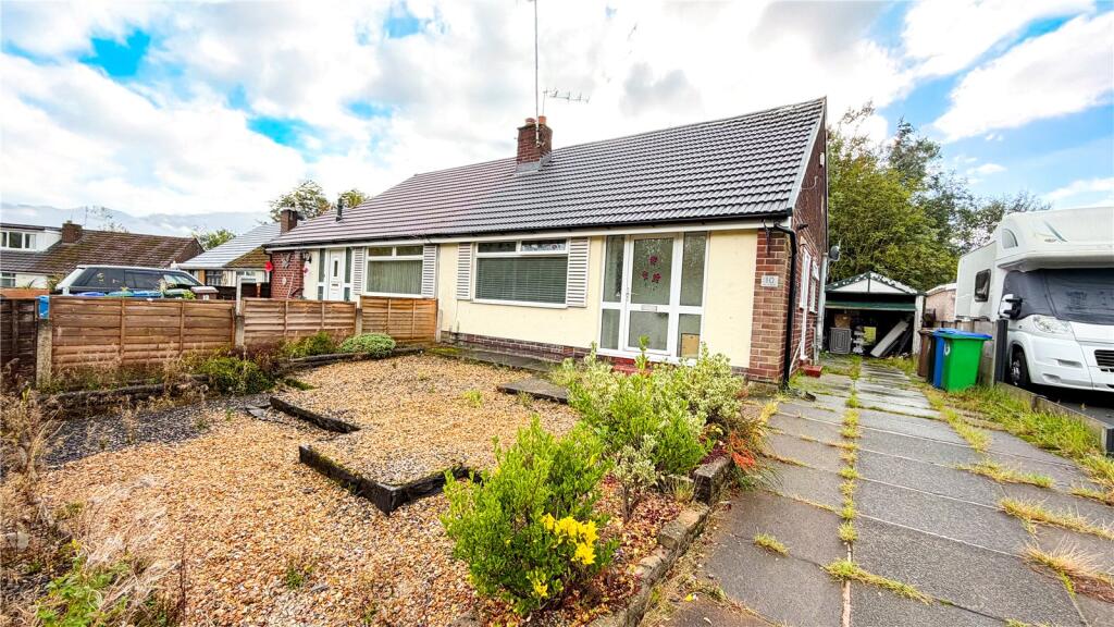 2-bed bungalow on Hillcrest, Middleton, Manchester, Greater Manchester, M24, £220,000