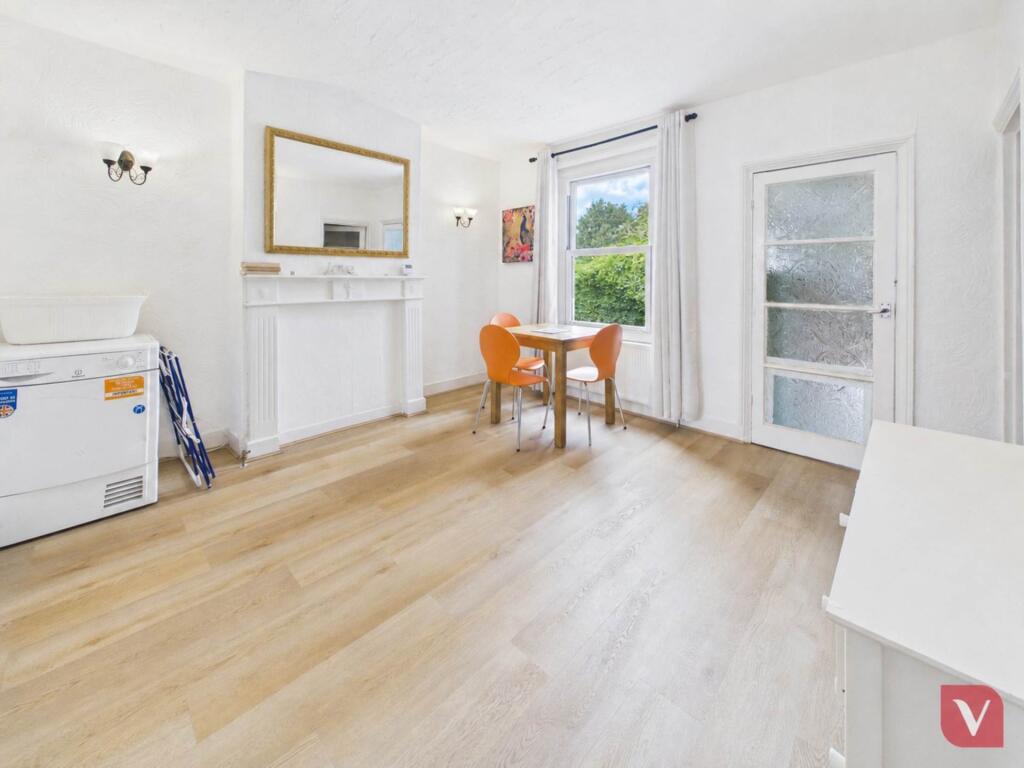 House in Luton - View 4