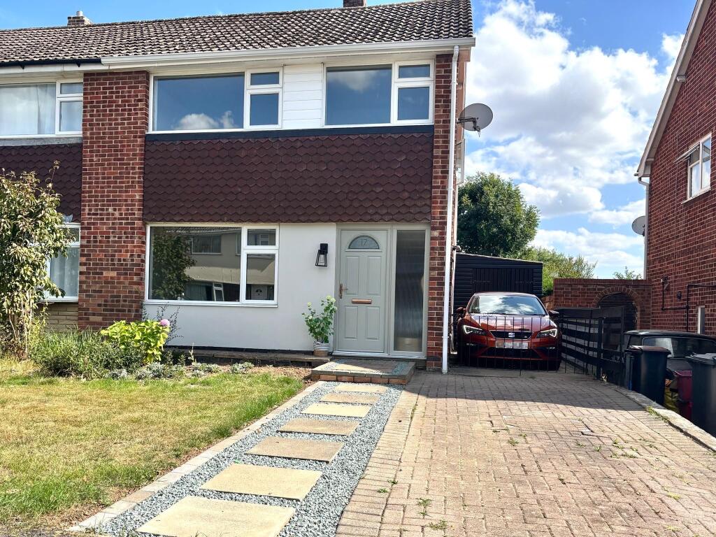 3-bed semi-detached on Woodside, Ashby-de-la-zouch, LE65, £315,000