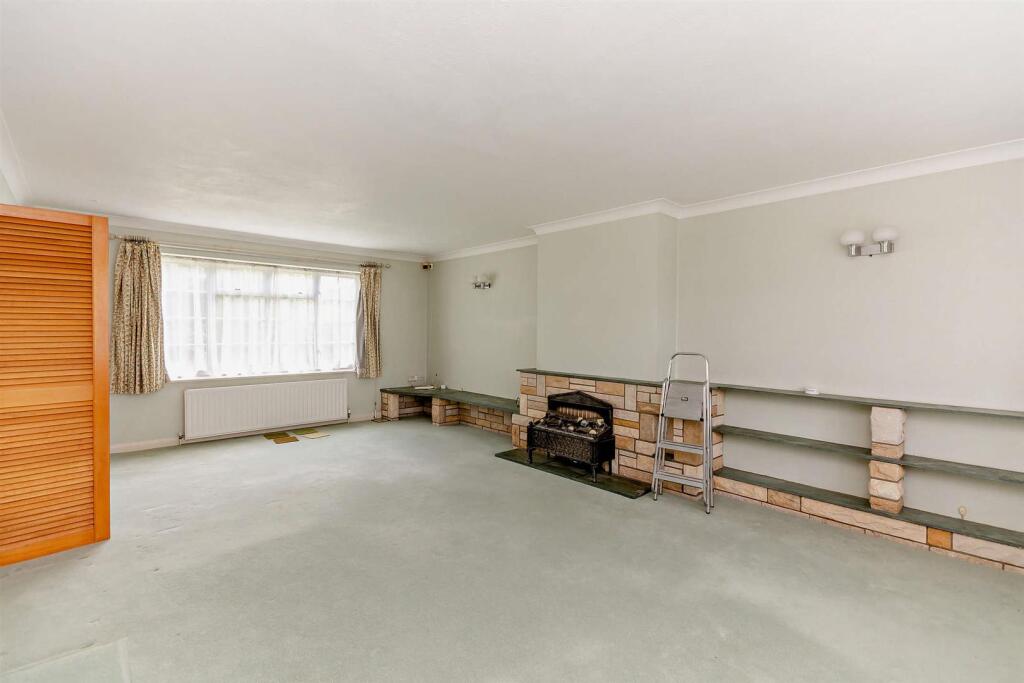 House in Basingstoke and Deane, Bramley - View 3