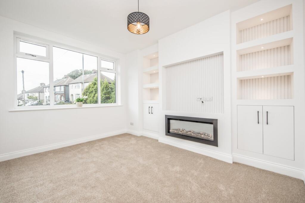 Moorville Drive, Birkenshaw, Bradford, West Yorkshire, BD11 photo 2