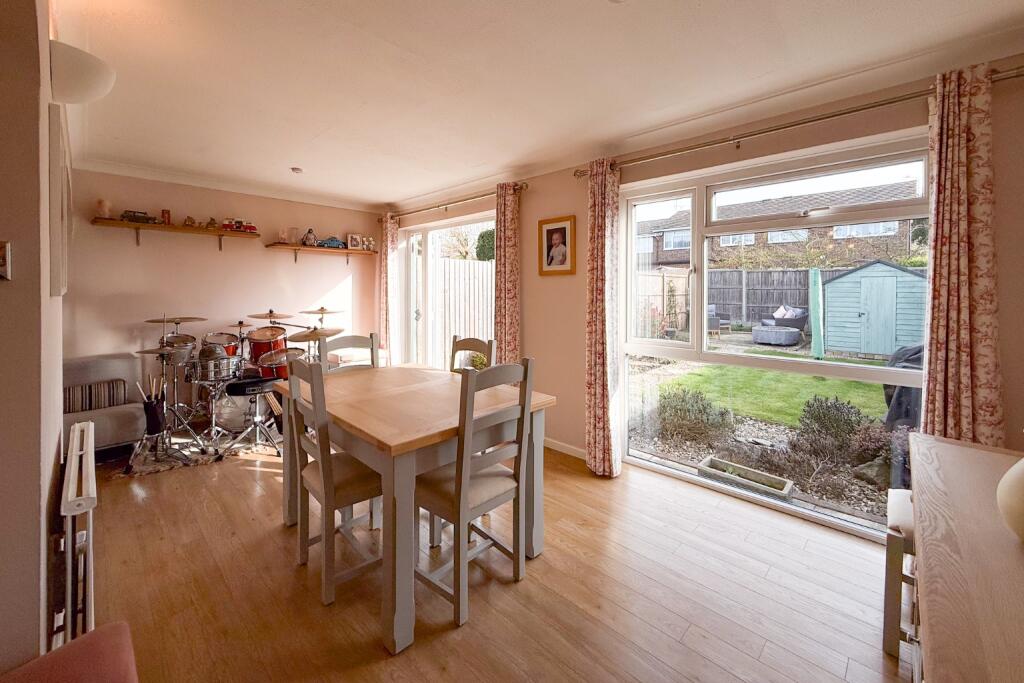 Lillibrooke Crescent, Maidenhead, Berkshire, SL6 3XQ photo 4