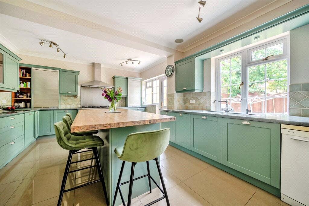 House in Surrey Heath, Surrey - View 4