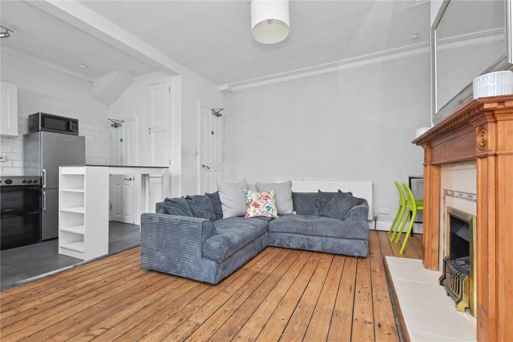 House in Leeds, West Yorkshire - View 2