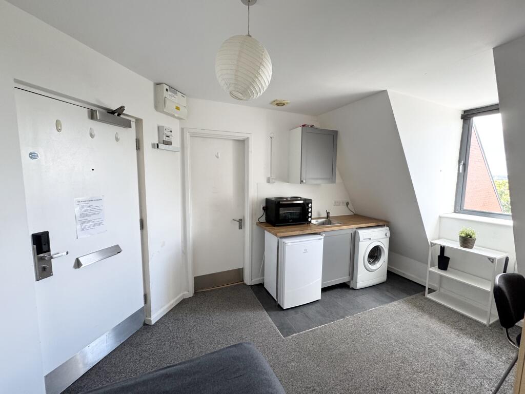 Main image of property: Flat 18D, 59-61 Clarendon Road, LS2 9NZ