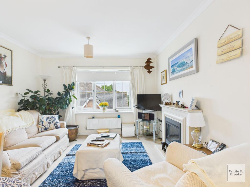Apartment in Chichester, Tangmere - View 2