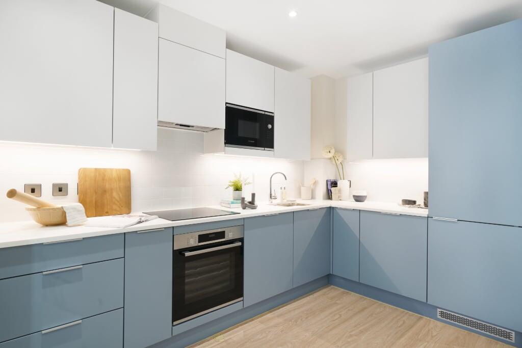 Apartment in Mole Valley, Leatherhead - More