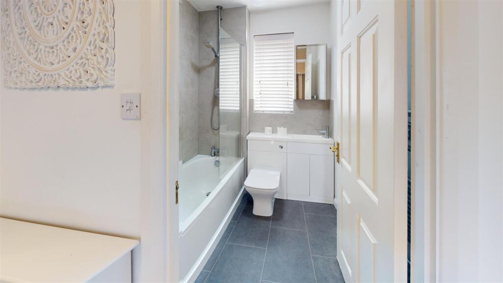 House in Horsham, Roffey, North Horsham - View 4