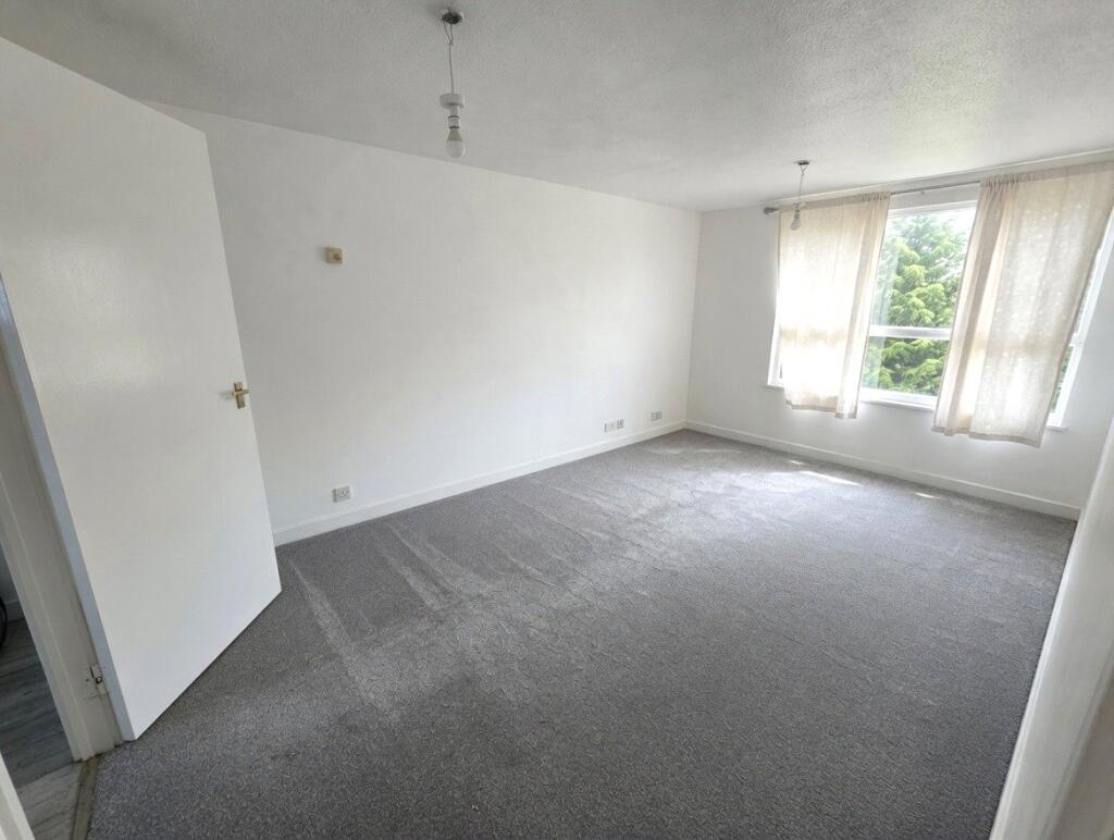 St Helens Close, Hillingdon, Greater London, UB8 - View 3