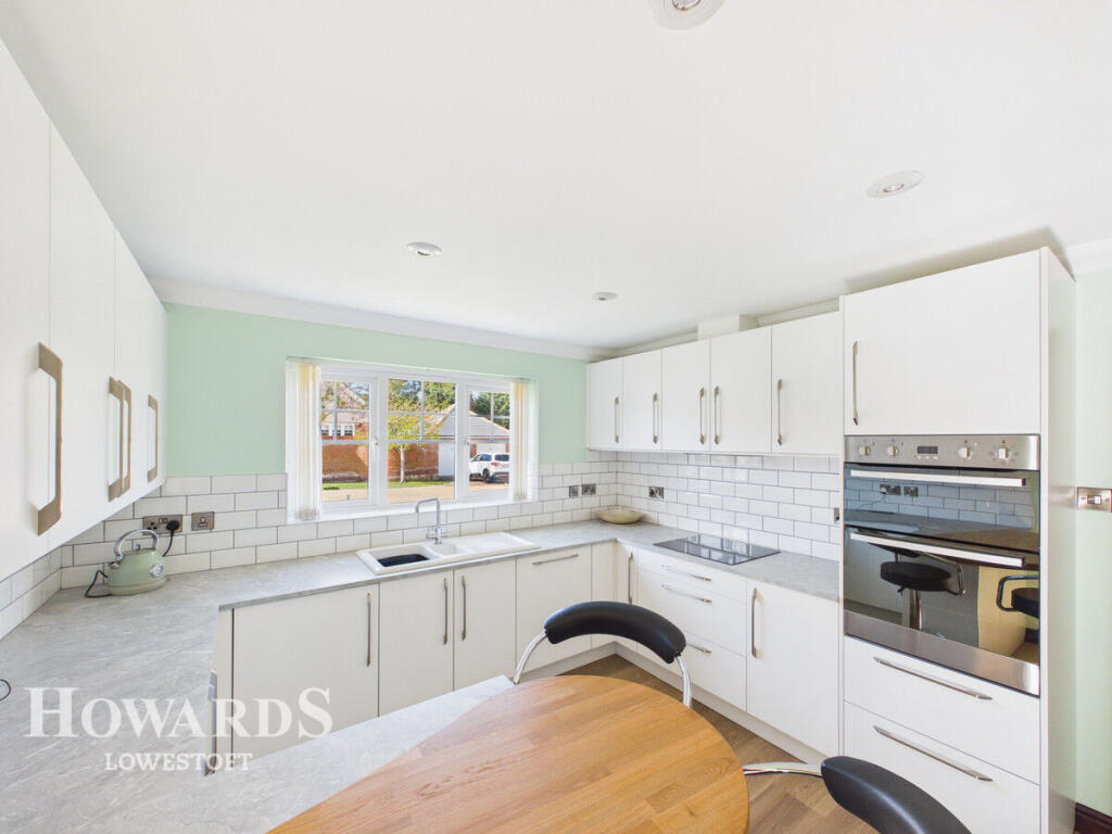 Richards Close, South Oulton Broad photo 3