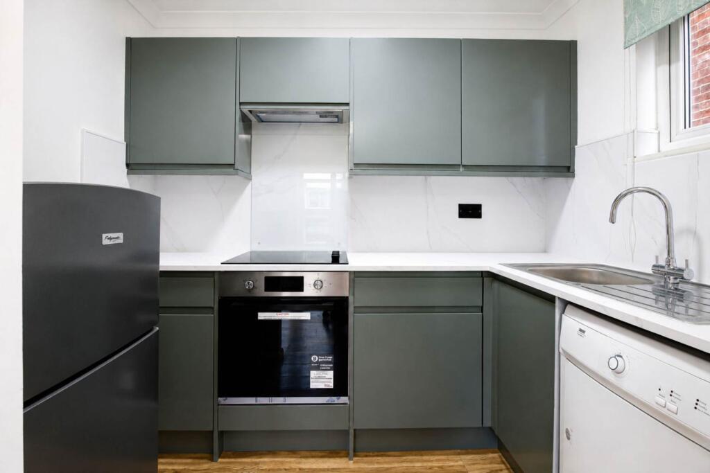 Apartment in Aylesbury, Buckinghamshire - View 2