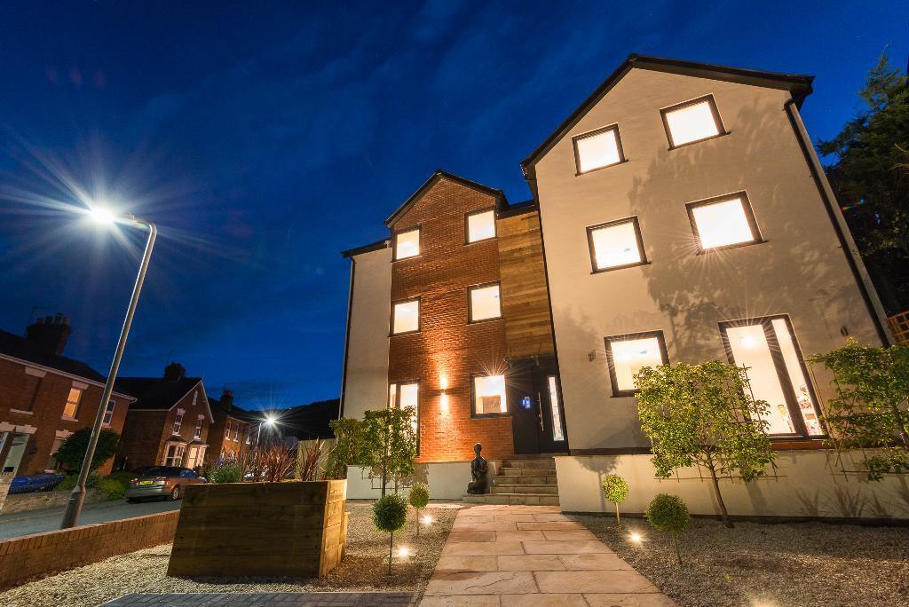 Main image of property: 27 Christ Church Road, Malvern, Worcestershire, WR14 3BQ