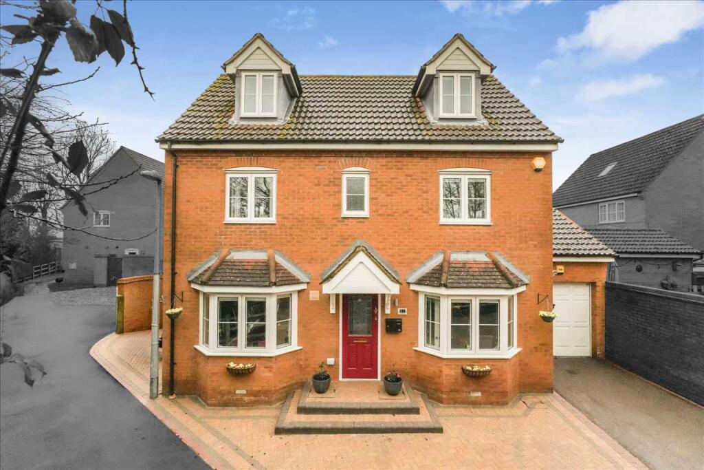 Main image of property: Foxholes Close, Deanshanger, Milton Keynes