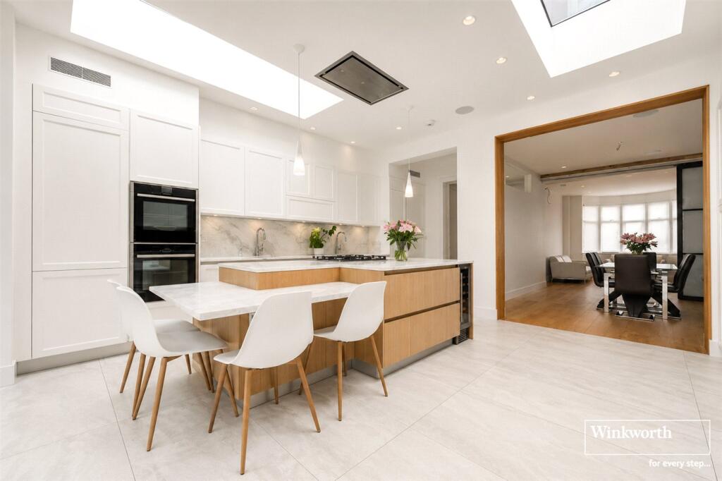 House in London - View 2