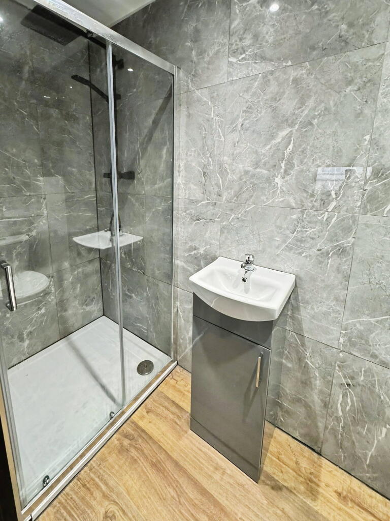 Apartment in Swindon, South Swindon - View 5