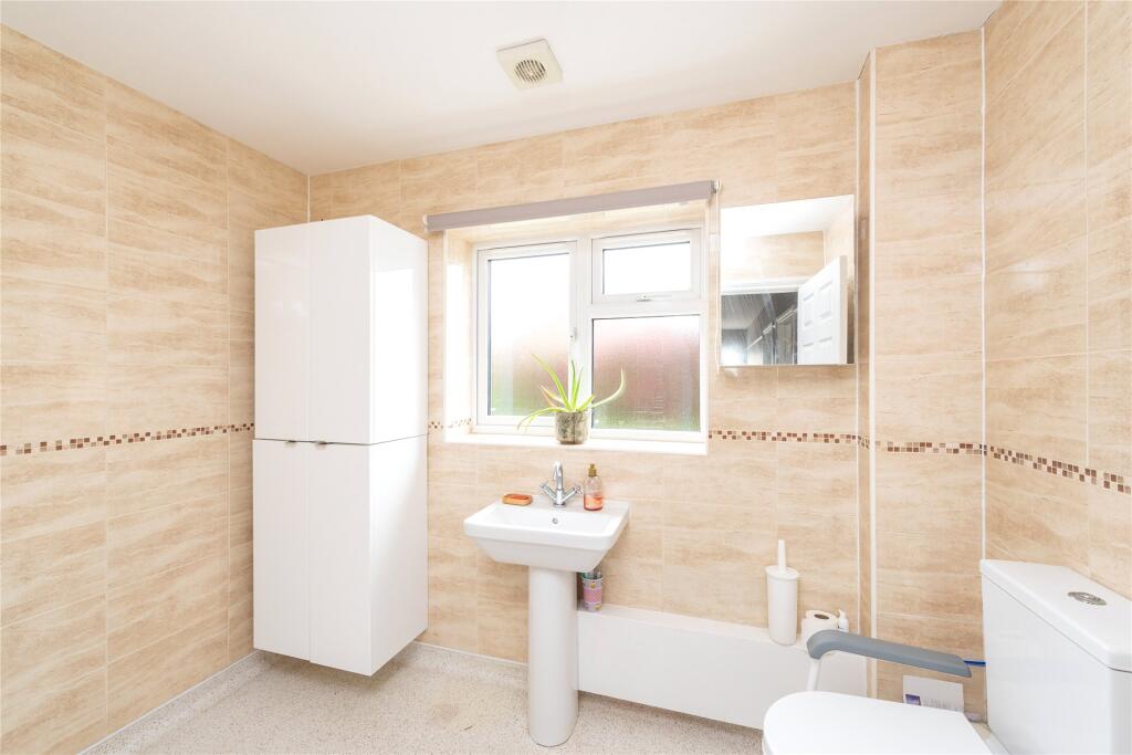 Wolverton Road, Castlethorpe, Milton Keynes, Buckinghamshire, MK19 - View 6