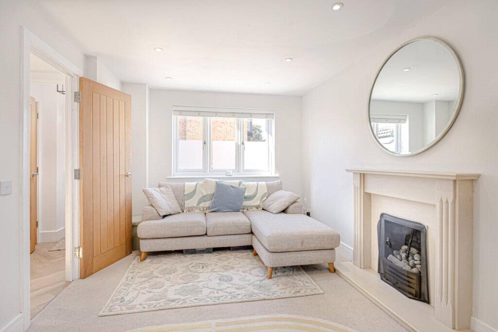 House in East Hertfordshire, Hockerill, Bishop's Stortford - View 3