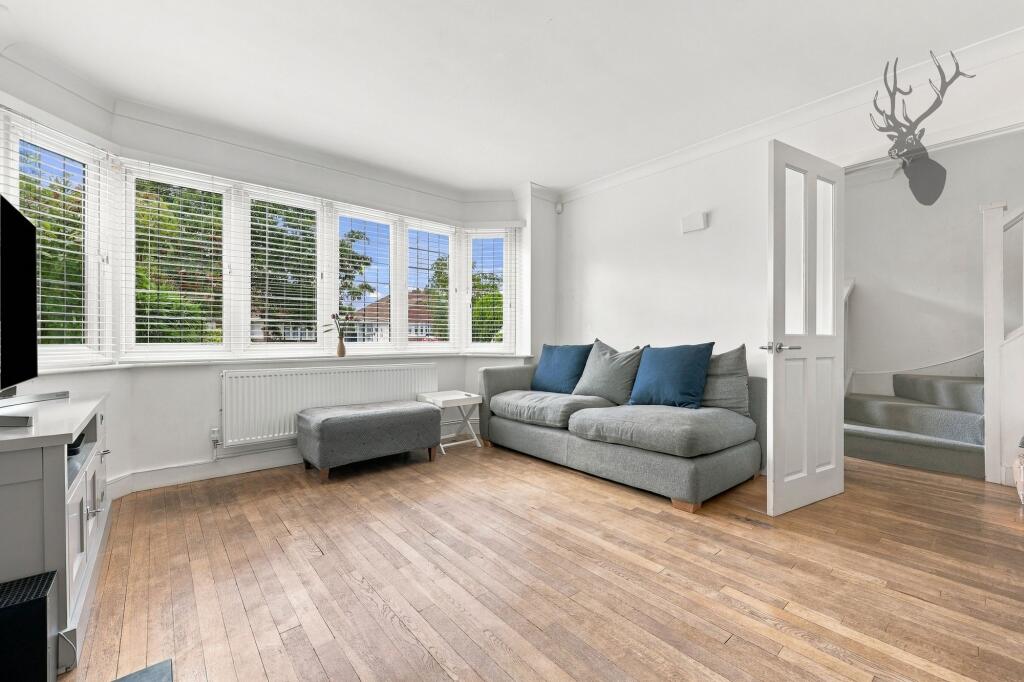 House in Epping Forest, Theydon Bois - View 4