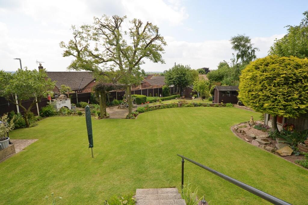 3 bed detached - Field Lane, Burton-On-Trent image 4