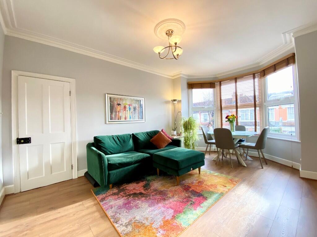 Belsize Avenue, Palmers Green, N13 photo 3