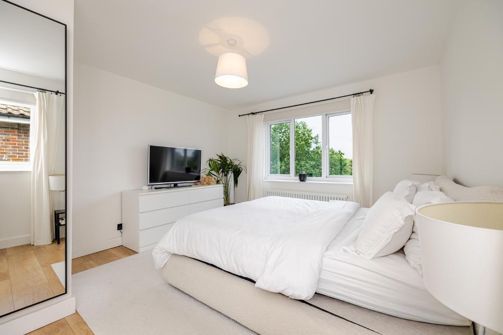 House in Croydon - More