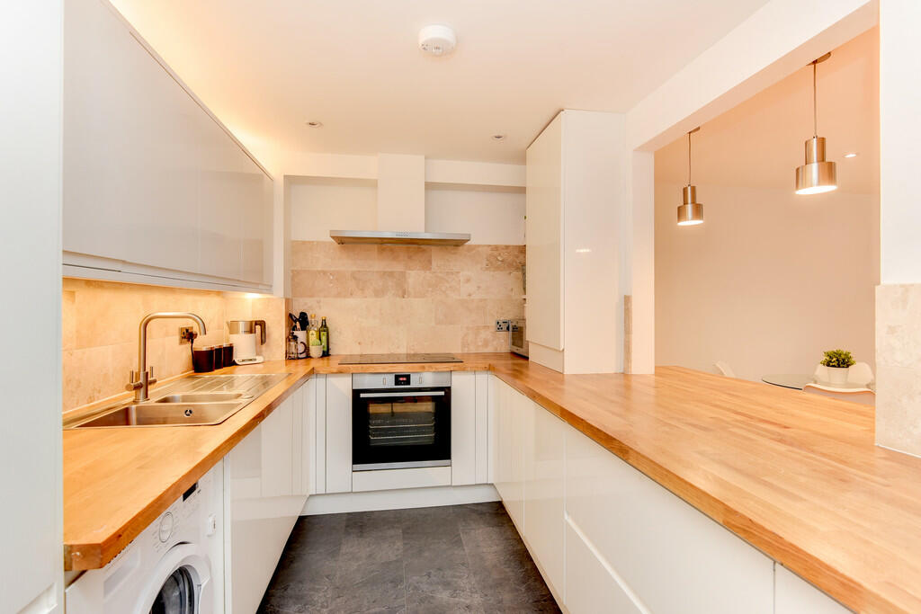 Apartment in Worthing, West Worthing - View 2