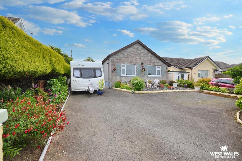 2-bed bungalow on Llwyncoed Road, Blaenannerch, Cardigan, £274,400