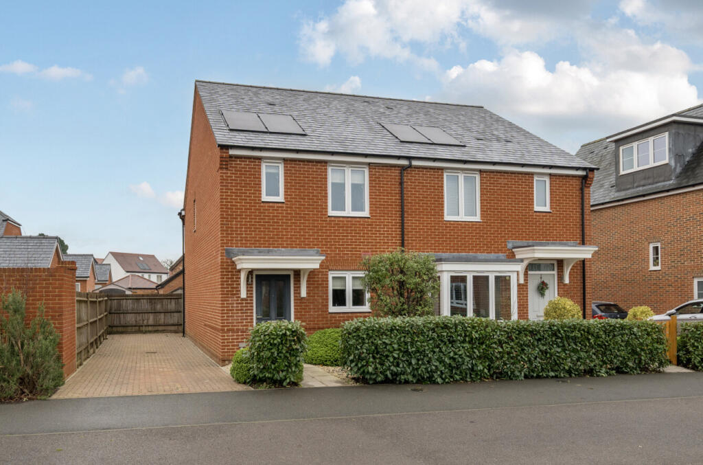 Main image of property: Pembers Farm Avenue, Fair Oak, Eastleigh, Hampshire, SO50