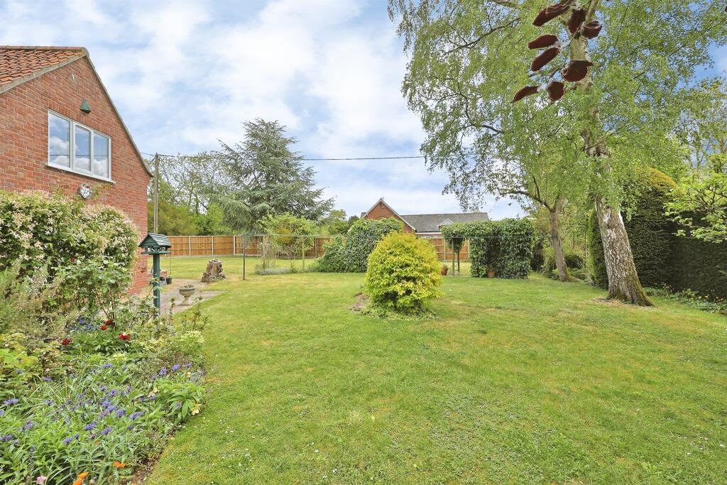 Wymondham Road, Wreningham, Norwich - View 5