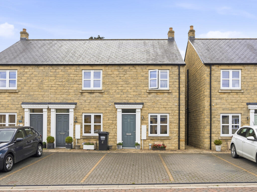 Main image of property: 5 Oak Close, Leyburn, DL8 5BY