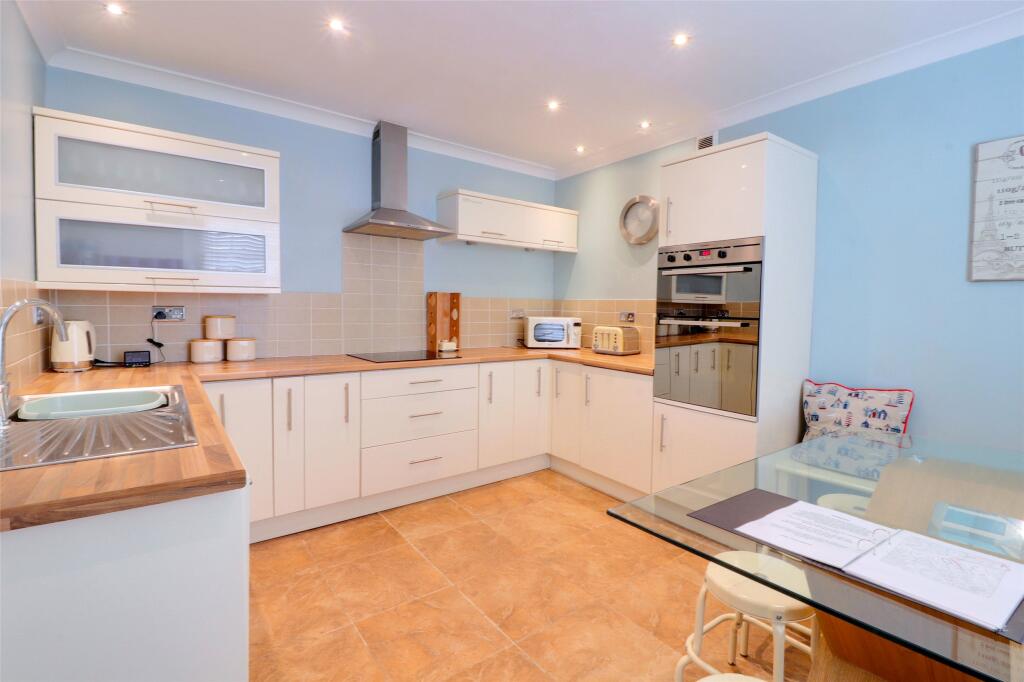 6-bed terraced on 17, Regent Place, Ilfracombe, Devon, EX34, £420,000