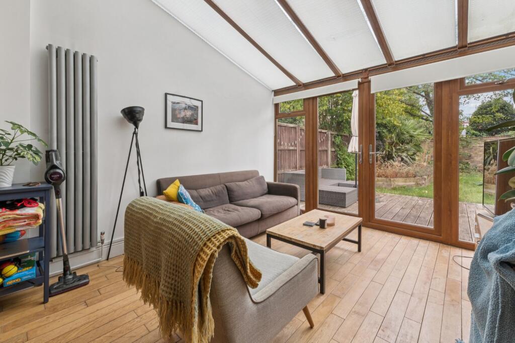 Apartment in London - More