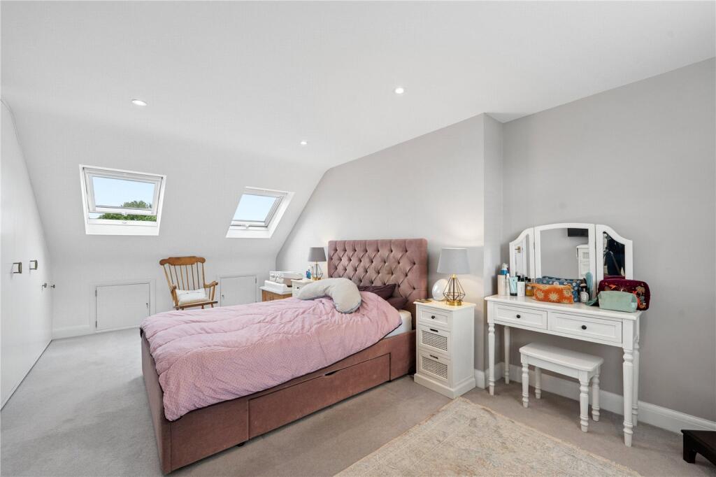 House in Twickenham - More