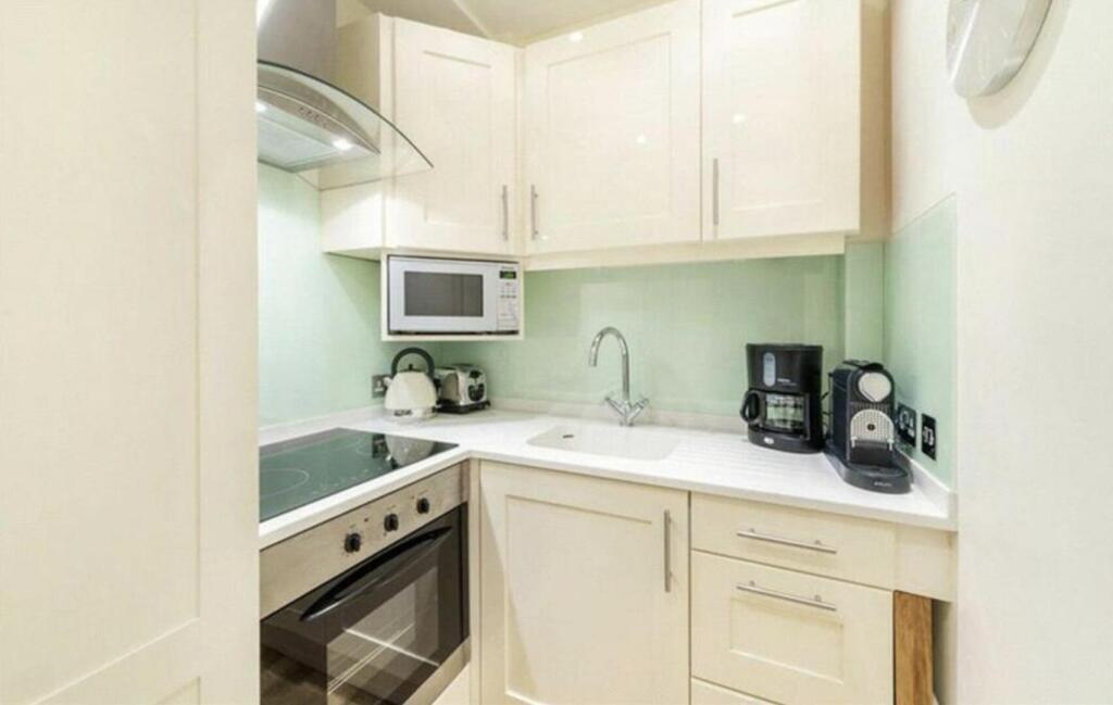 Apartment in London - View 5