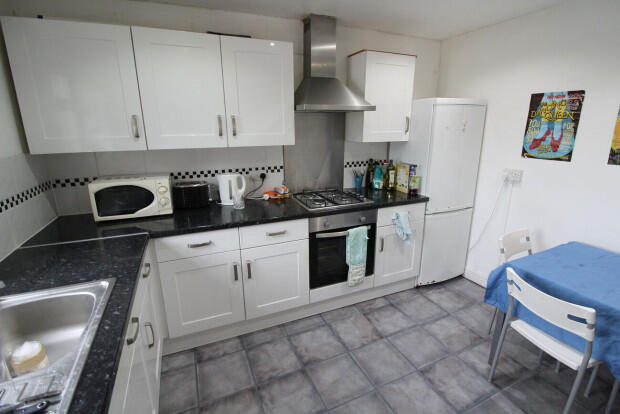 Apartment in Cardiff, Cathays - View 3