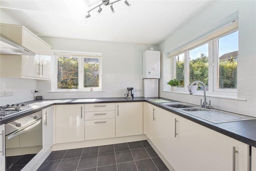 House in Clanfield - View 3