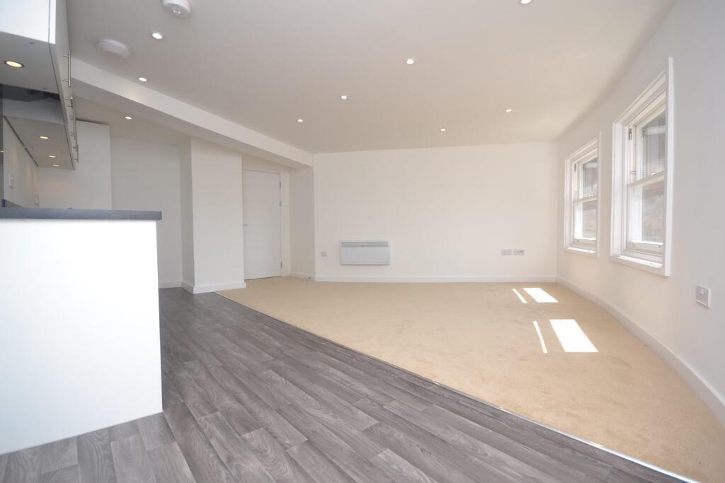 Apartment in Reading - View 4