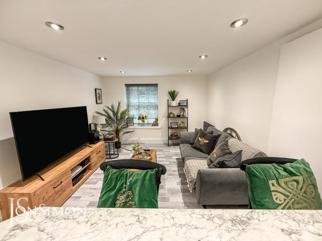 Apartment in Bury, Greater Manchester - View 2