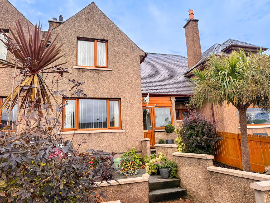 2-bed terraced on Leverhulme Drive, Stornoway, Na H-eileanan An Iar, £140,000