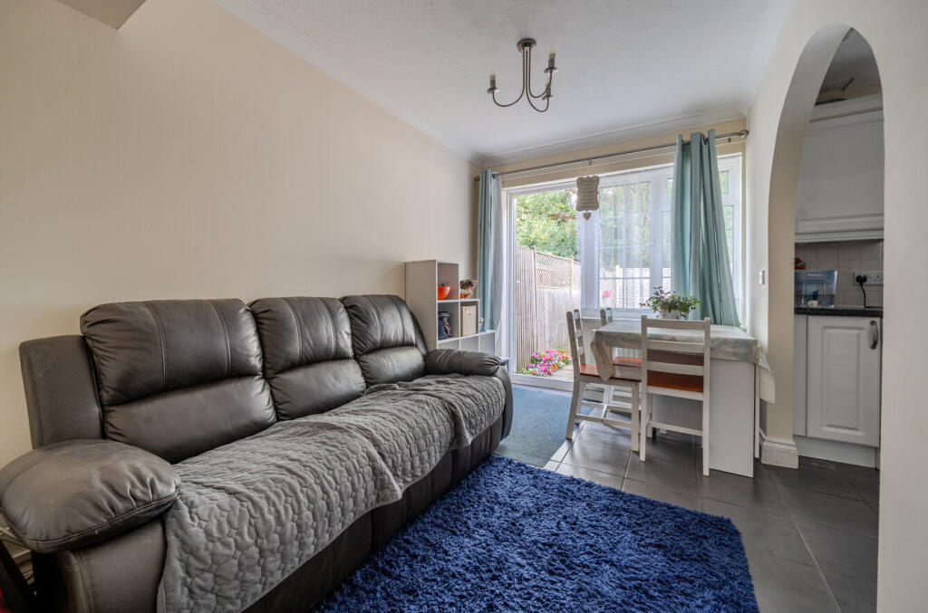 House in Guildford, Worplesdon - View 5