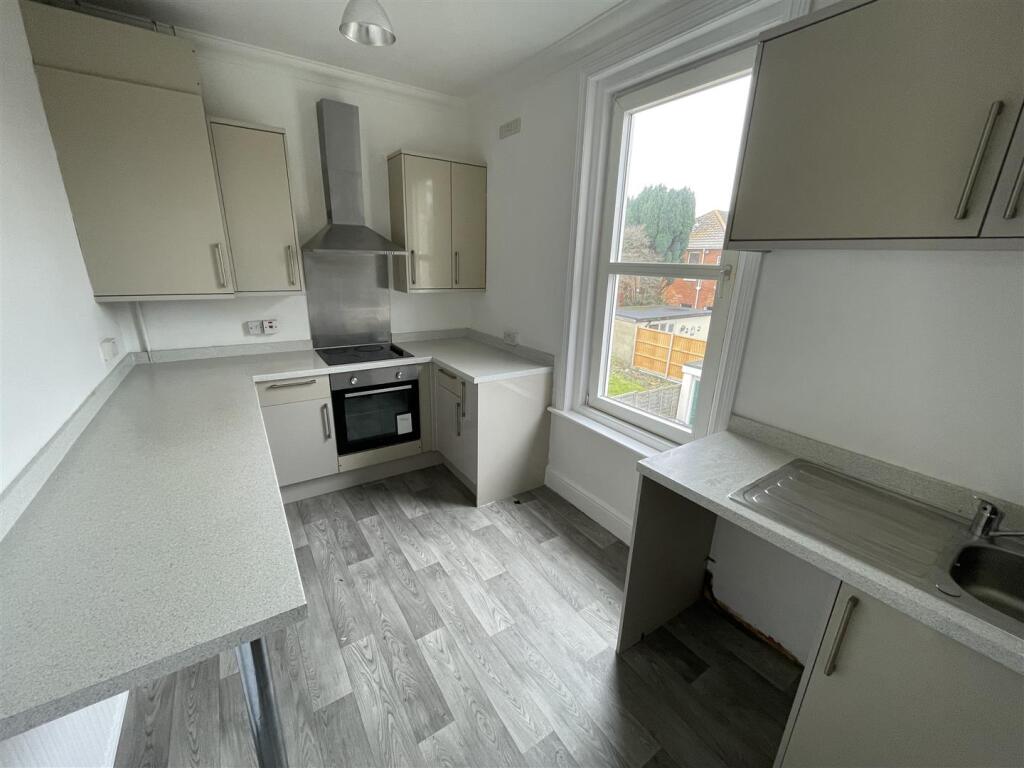 Apartment in Bournemouth, Charminster - View 2