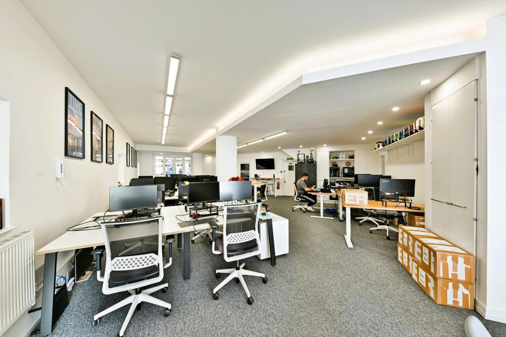 Studio 10 Tiger House, Burton Street, London WC1H 9BY_internal 2.jpg