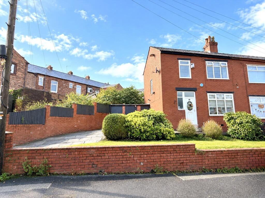 Main image of property: Hunt Lane, Chadderton, Oldham, Greater Manchester, OL9