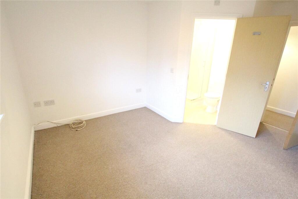 Apartment in Gloucester - View 5