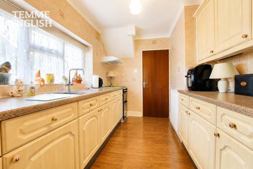 House in Southend-on-Sea - View 4
