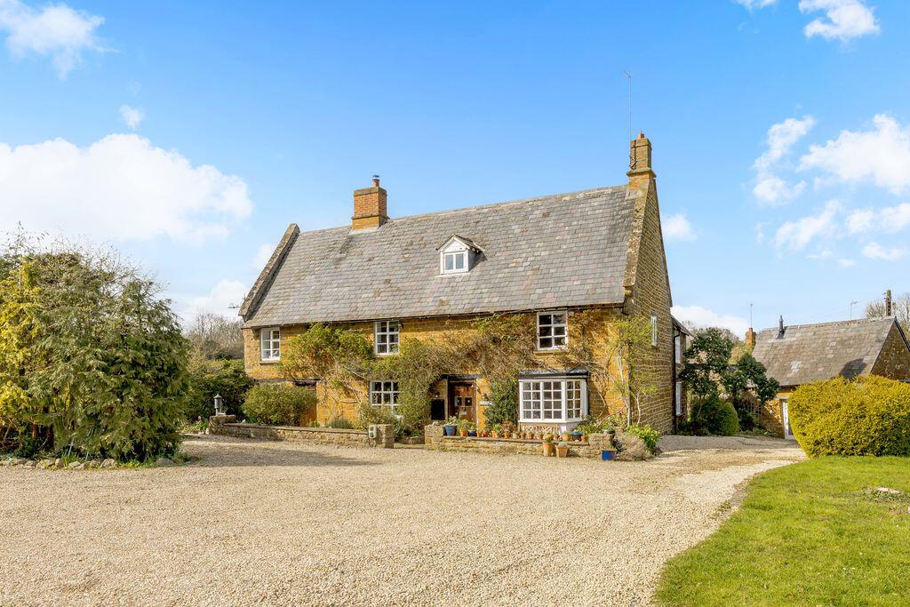Main image of property: Banbury Road, Banbury