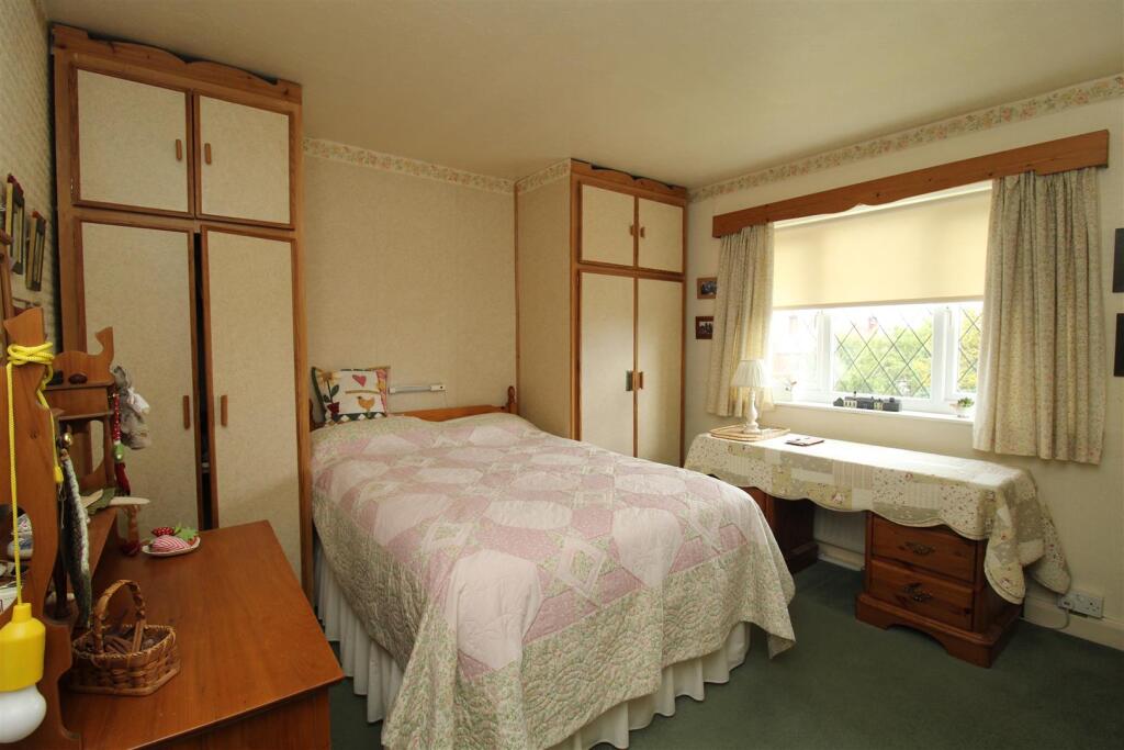 Elmwood Grove, Horbury, Wakefield photo 4