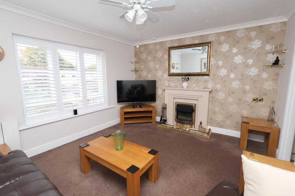 Urmston Lane, Stretford, M32 photo 4