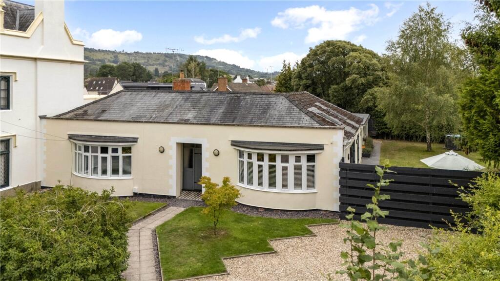 5-bed detached on 10, Hearne Road, Charlton Kings, Cheltenham, Gloucestershire, GL53, £1,150,000